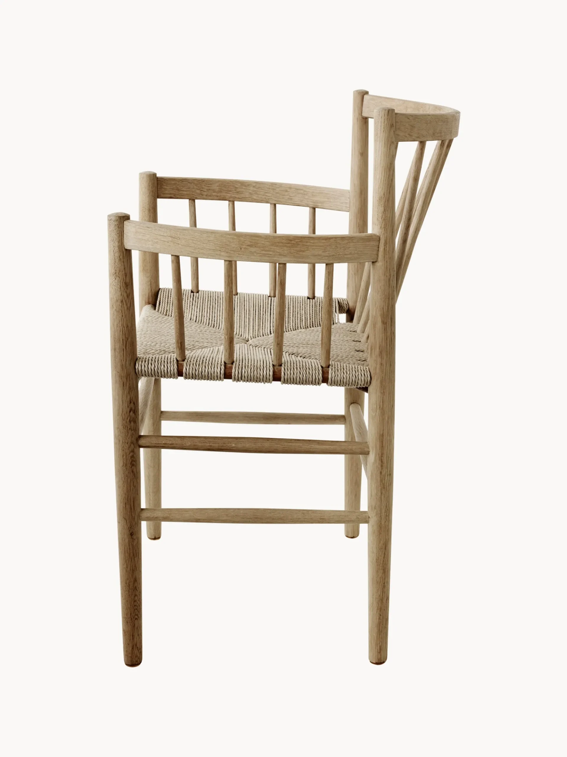 Sedia con bracci in legno di quercia J81
