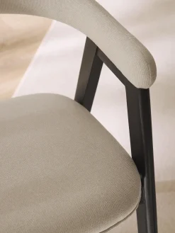 Sedia con braccioli con imbottitura Nik