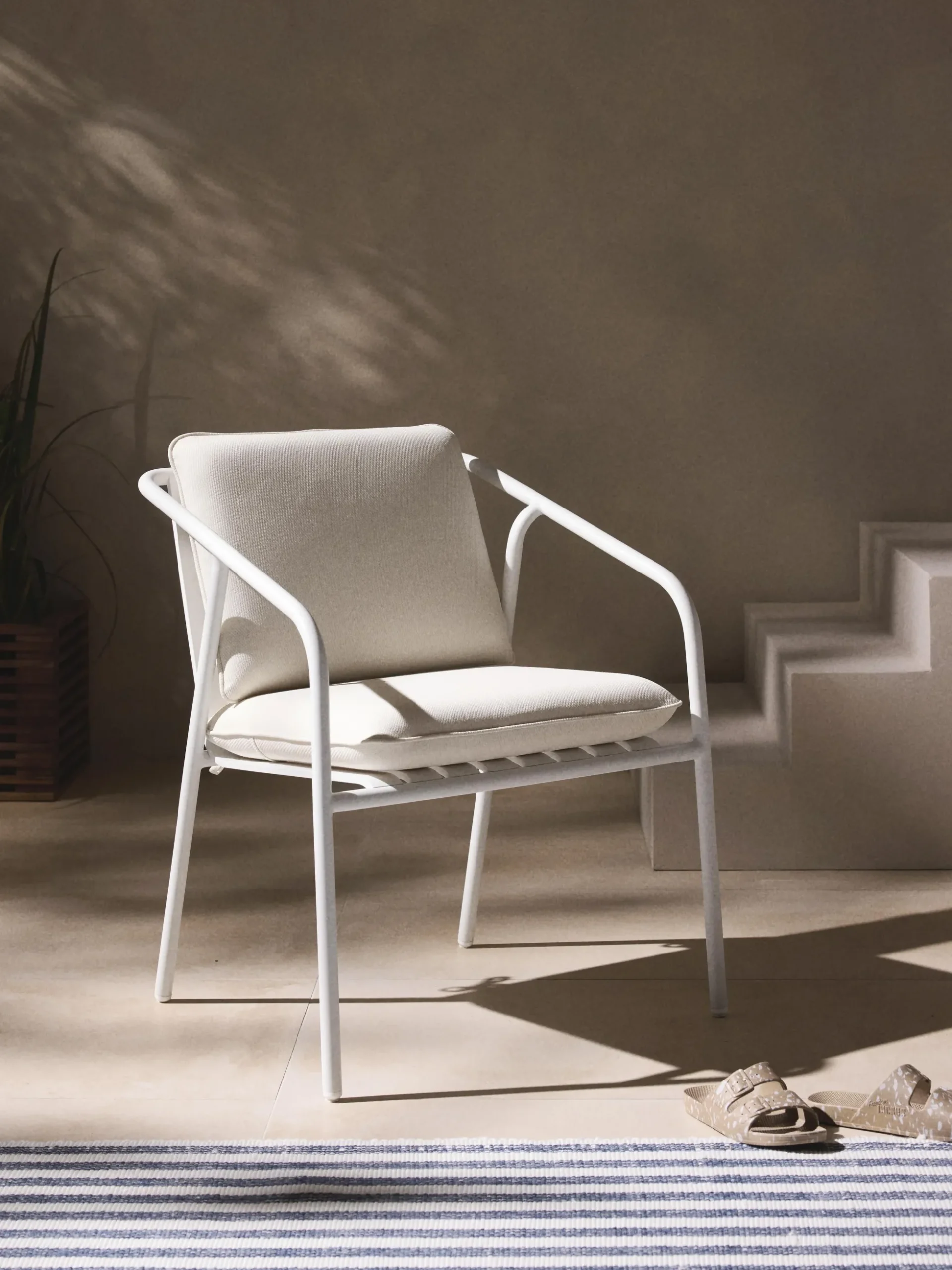 Sedia con braccioli da giardino Caio