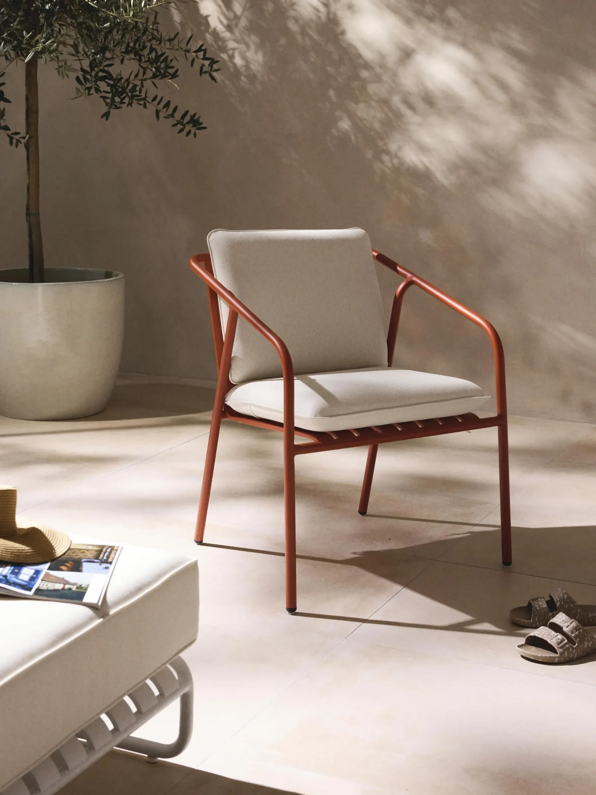 Sedia con braccioli da giardino Caio