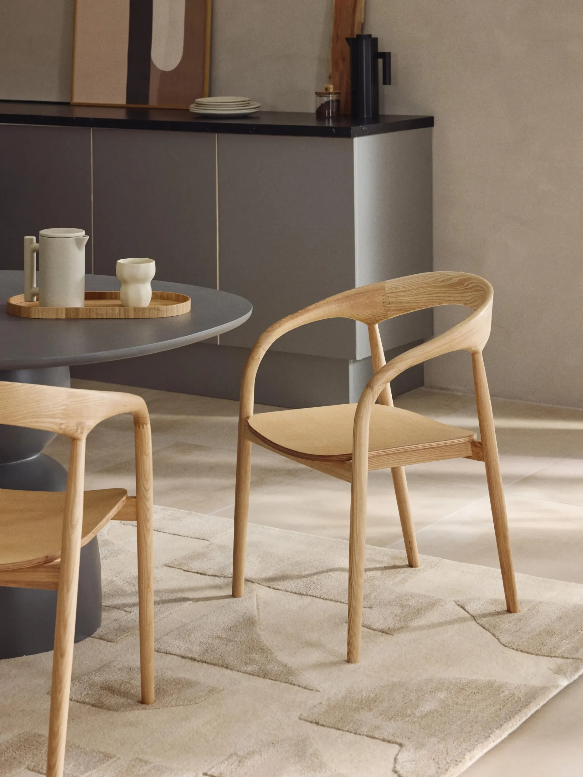 Sedia con braccioli in legno di frassino Camille