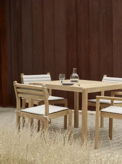 Sedia da giardino impilabile in legno di teak AH501