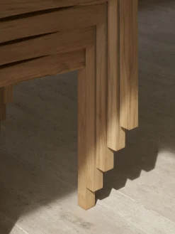 Sedia da giardino impilabile in legno di teak AH501