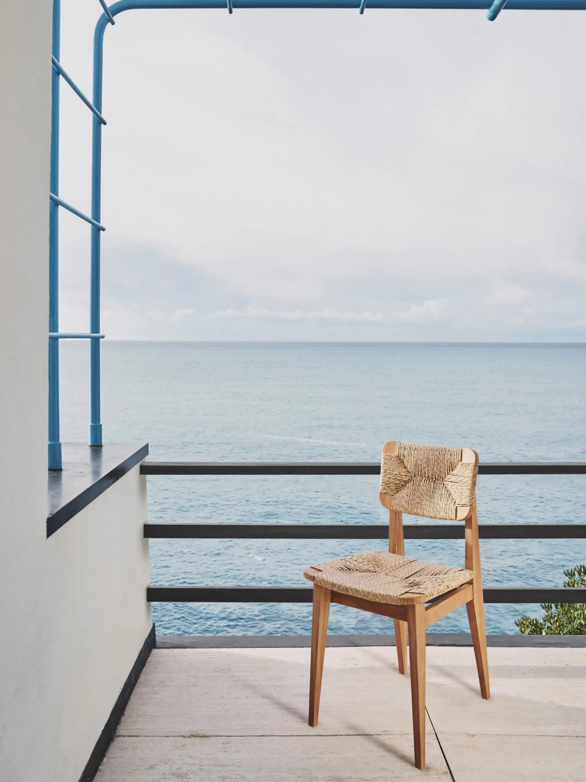 Sedia da giardino in legno di teak con seduta e schienale intrecciati C-Chair