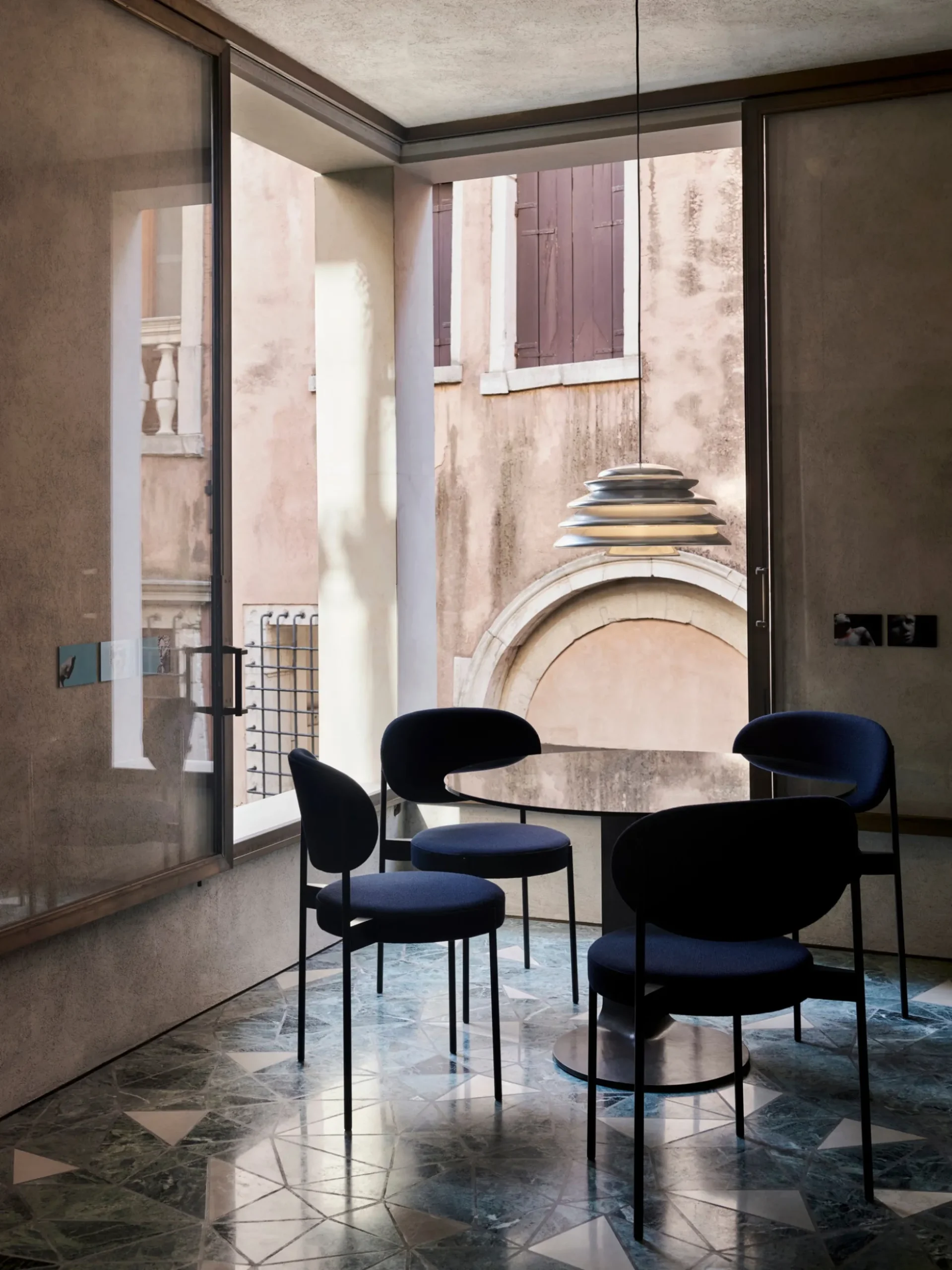 Sedia imbottita in velluto Series 430, design Verner Panton