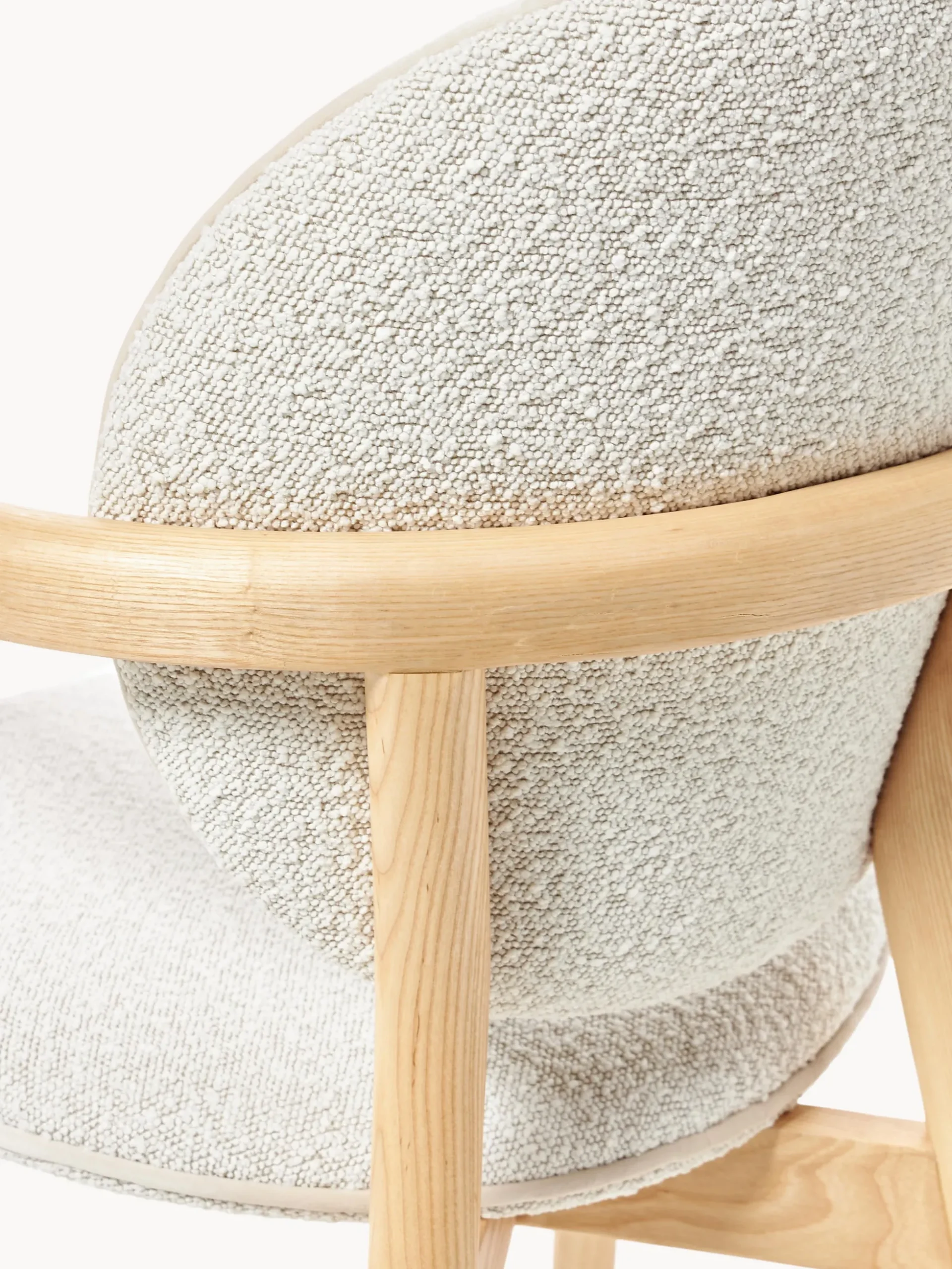 Sedia in legno con rivestimento bouclé Maia