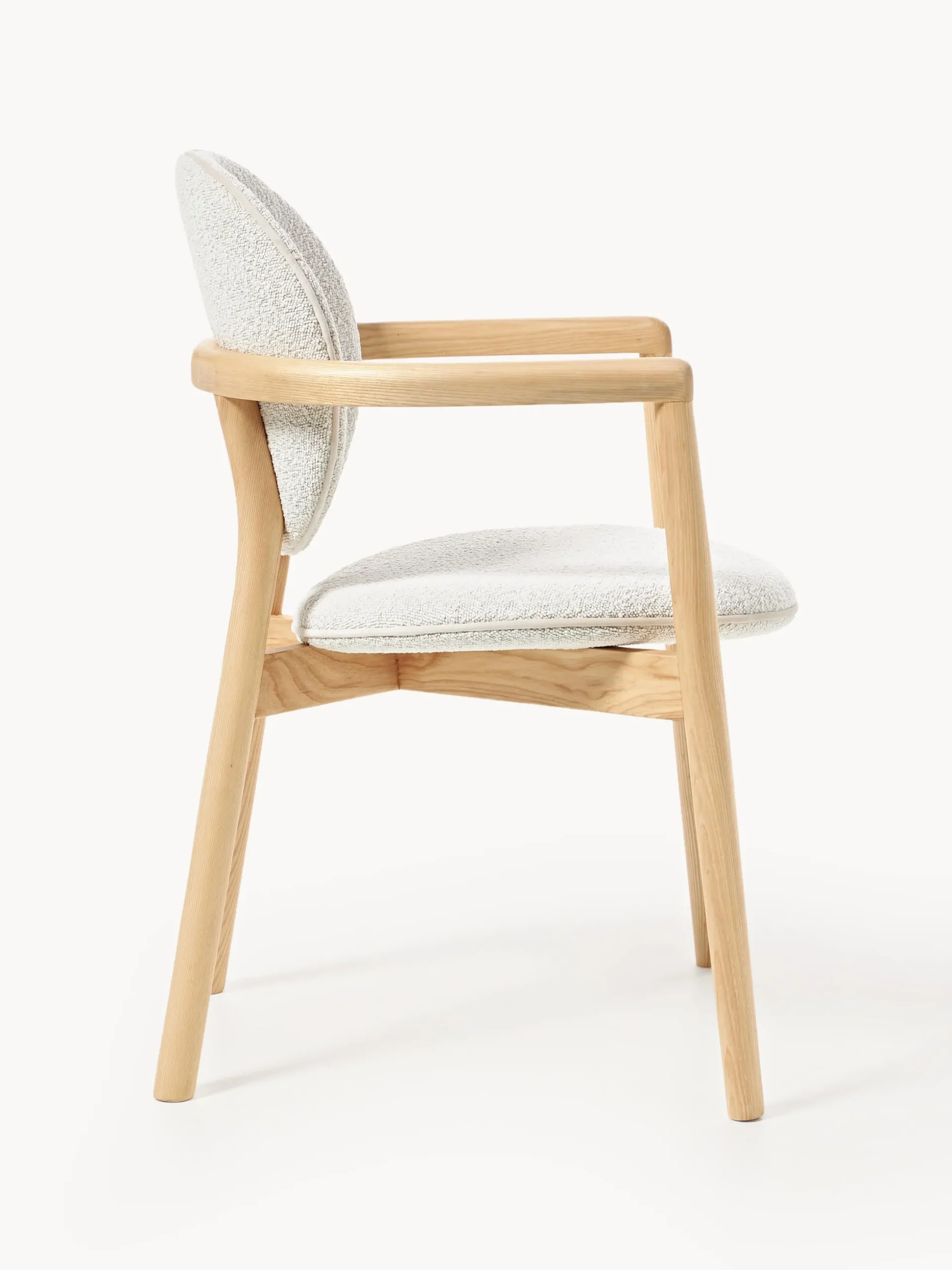 Sedia in legno con rivestimento bouclé Maia