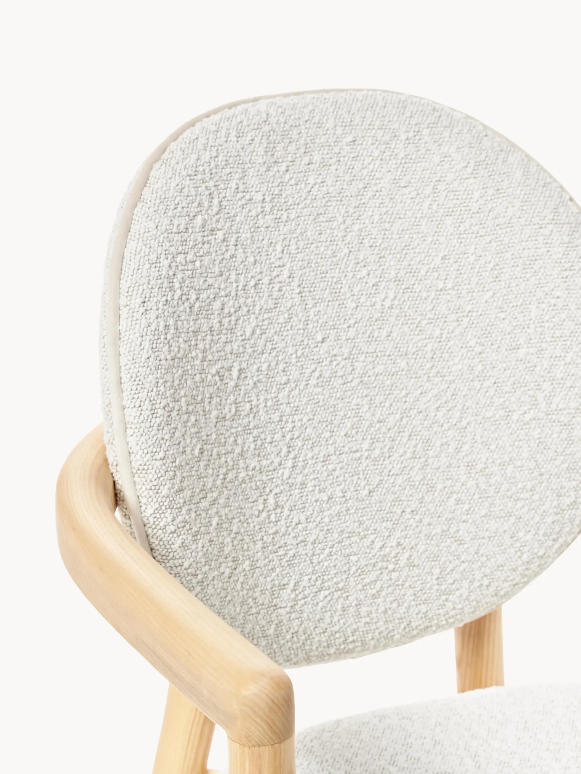 Sedia in legno con rivestimento bouclé Maia