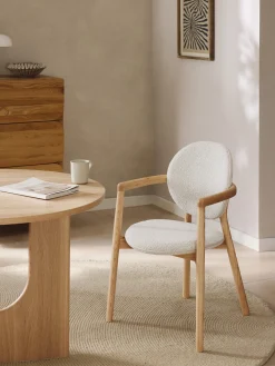 Sedia in legno con rivestimento bouclé Maia