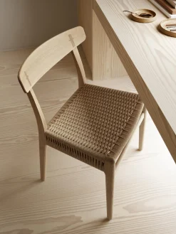 Sedia in legno con seduta intrecciata CH23