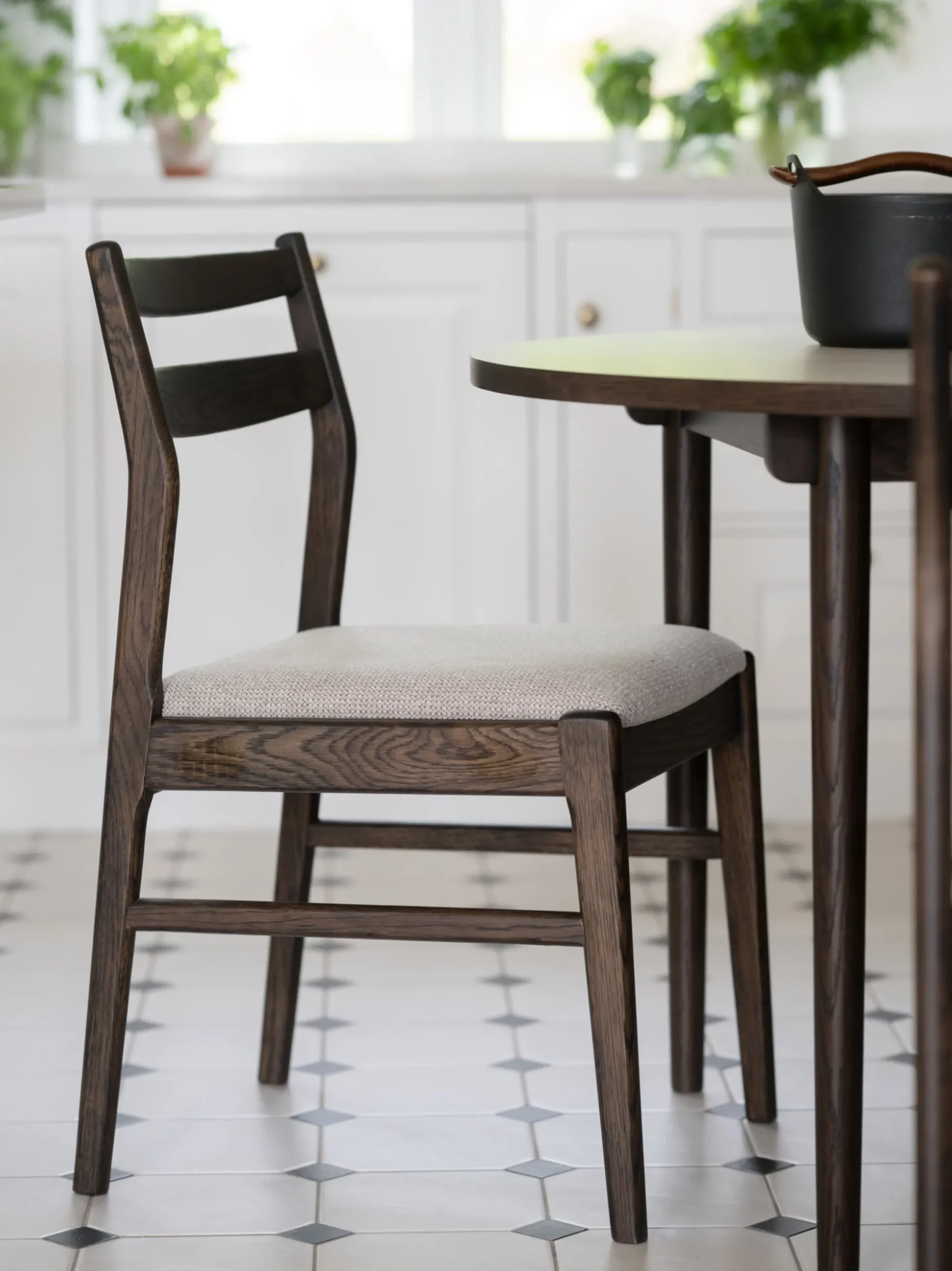 Sedia in legno di quercia marrone/beige chiaro Kerwin