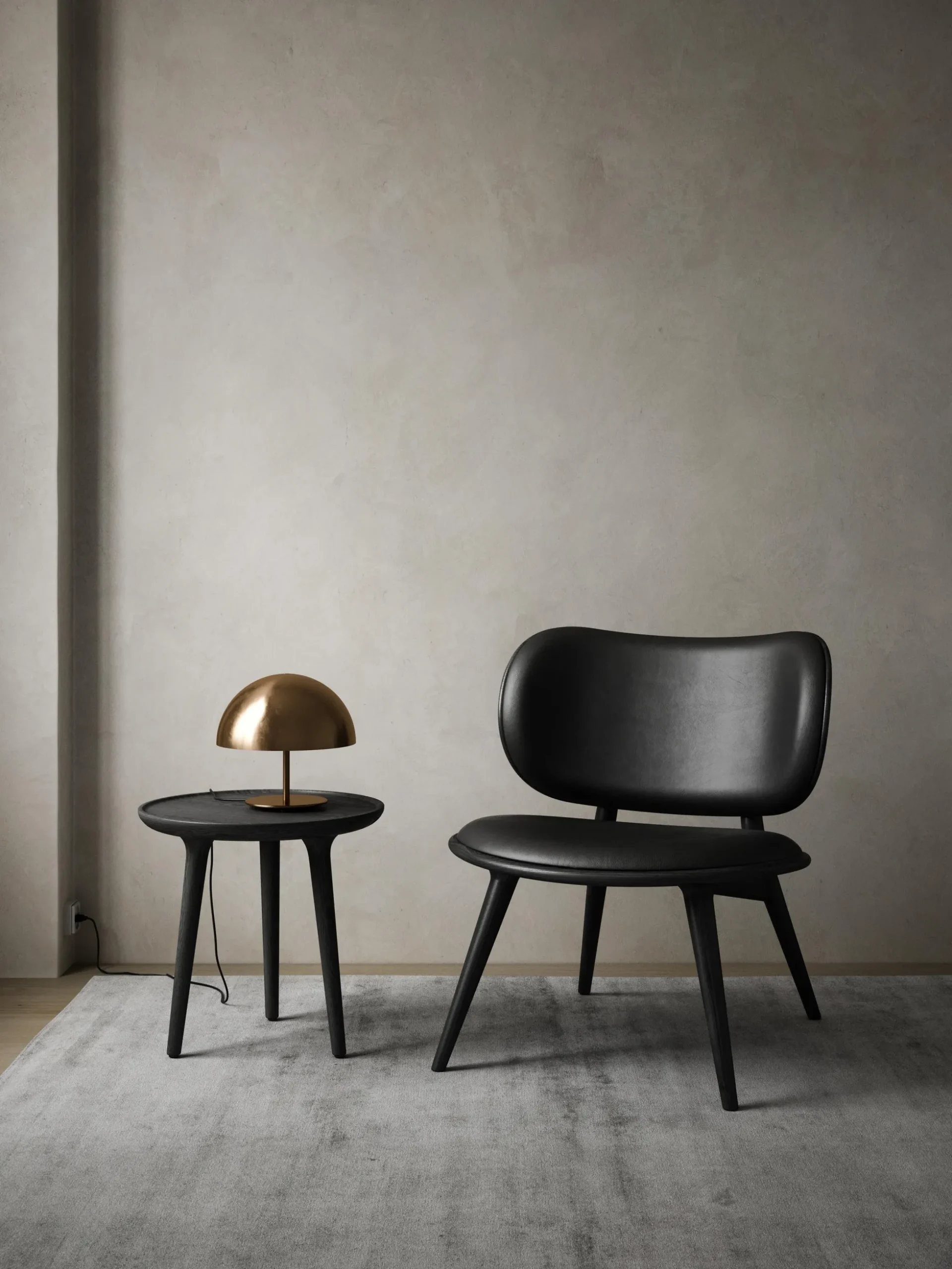 Sedia lounge in pelle con gambe in legno Rocker, fatta a mano