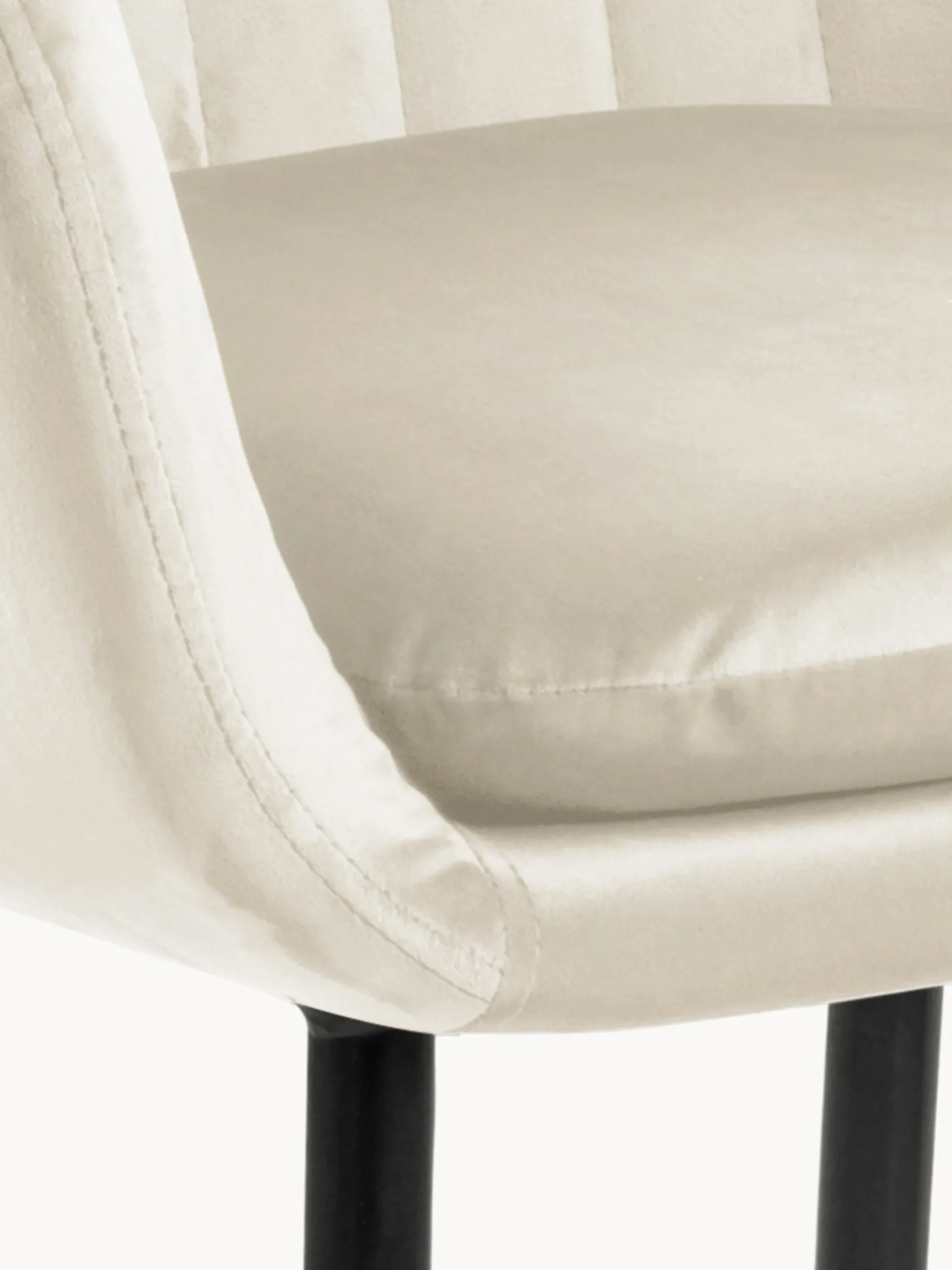Sedia con braccioli in velluto e gambe in metallo Emilia