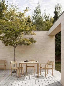 Sedia da giardino impilabile in legno di teak AH502
