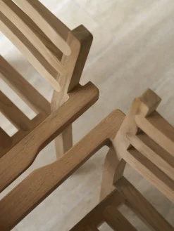 Sedia da giardino impilabile in legno di teak AH502