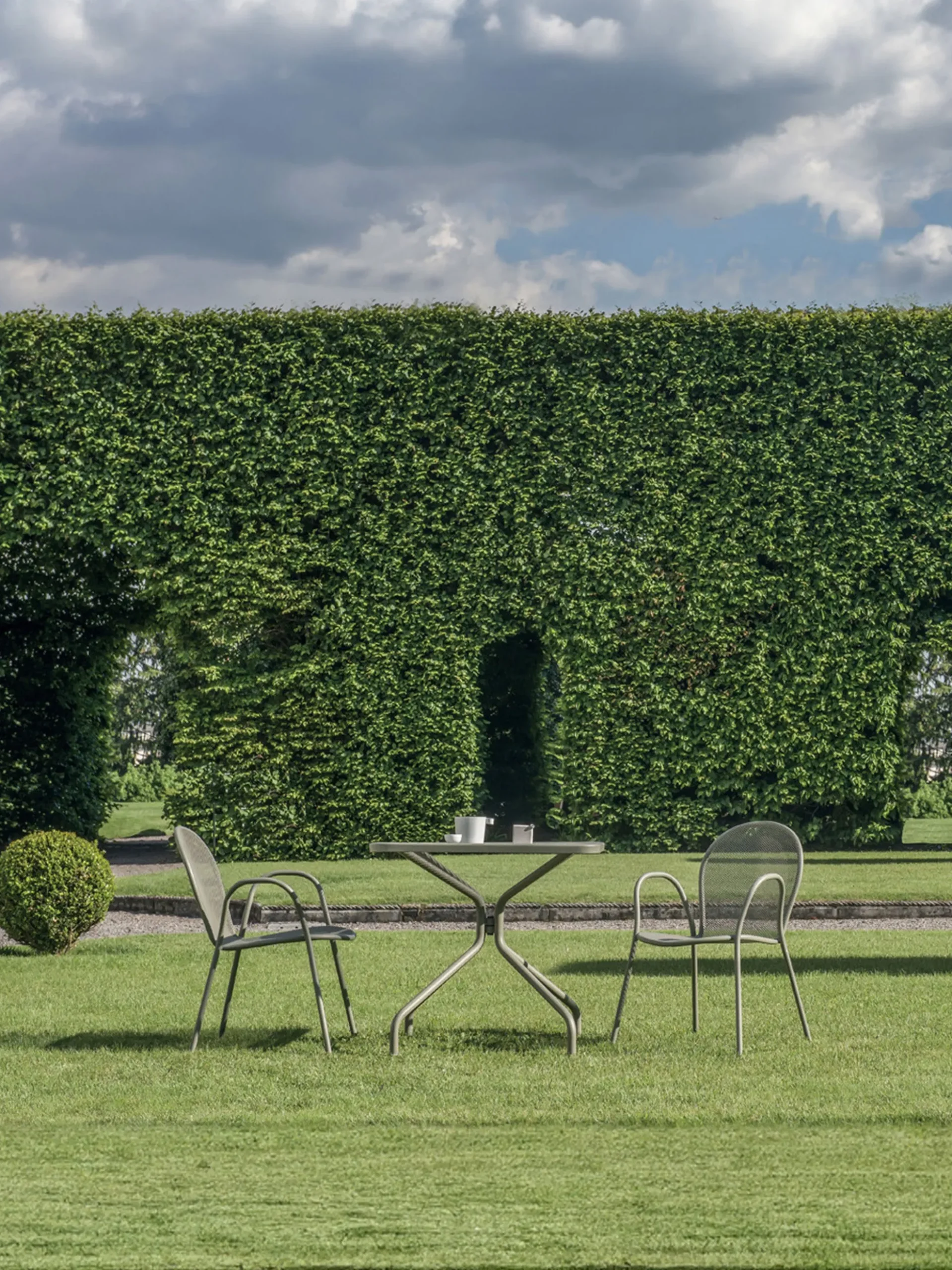 Sedia da giardino impilabile con braccioli Ronda