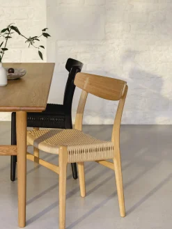 Sedia in legno con seduta intrecciata CH23