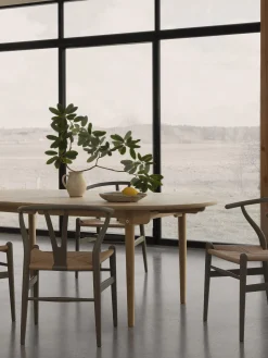 Sedia in legno con seduta intrecciata CH24 Wishbone Chair