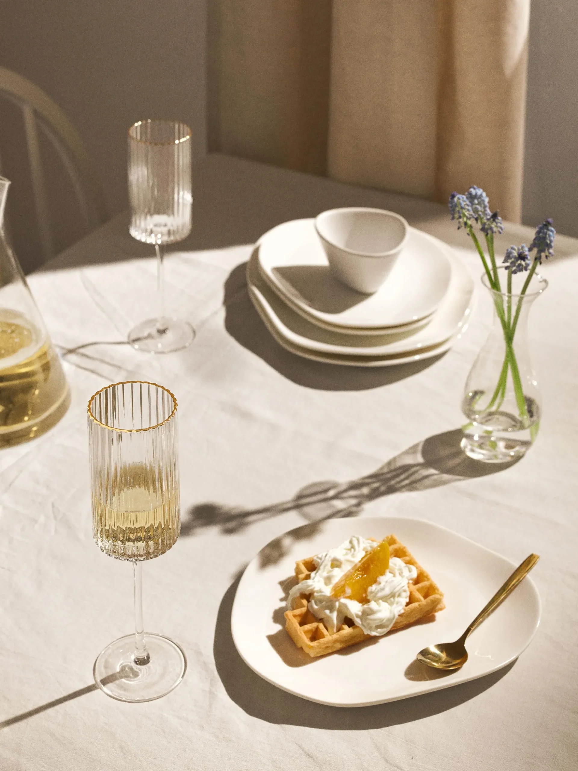 Set di 4 flute da champagne in vetro soffiato con bordo dorato Aleo
