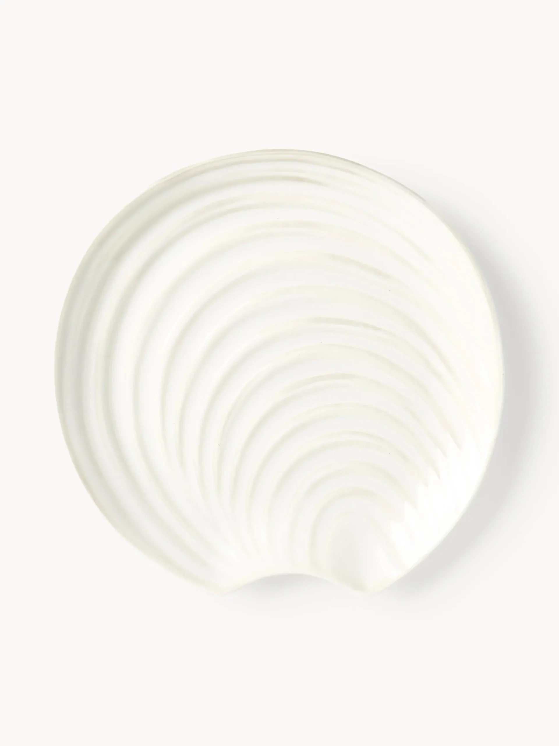 Set di 4 piatti a forma di conchiglia in porcellana Andrina