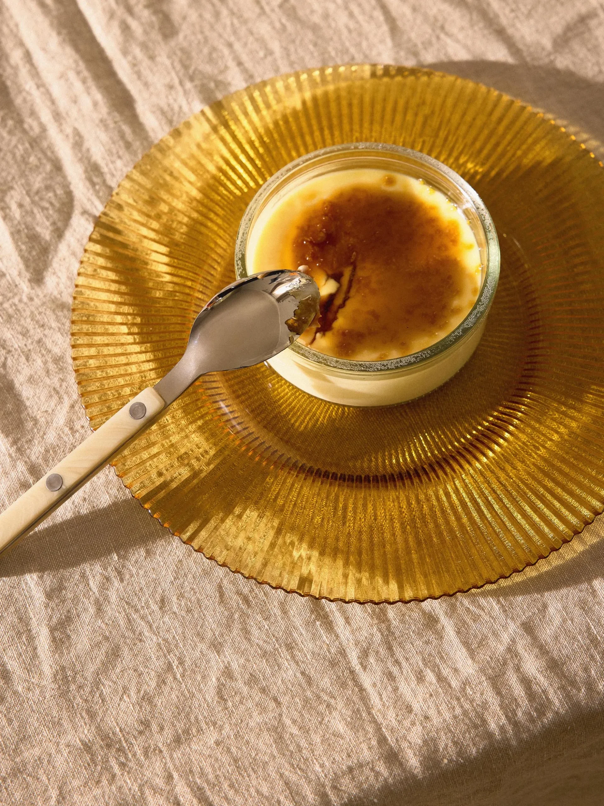 Set di 4 piatti da colazione con motivo in rilievo Effie