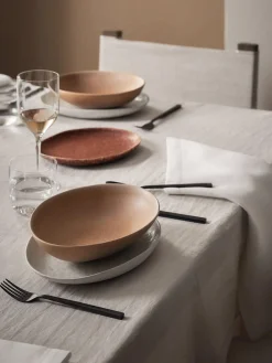 Set di 4 piatti fondi fatti a mano dalla forma organica Macey