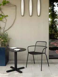 Set di 2 sedie da giardino impilabili con braccioli Alisea