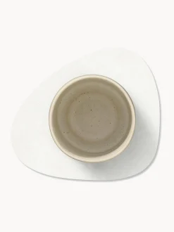Set di 4 sottobicchieri in pelle fatti a mano dalla forma asimmetrica Curve