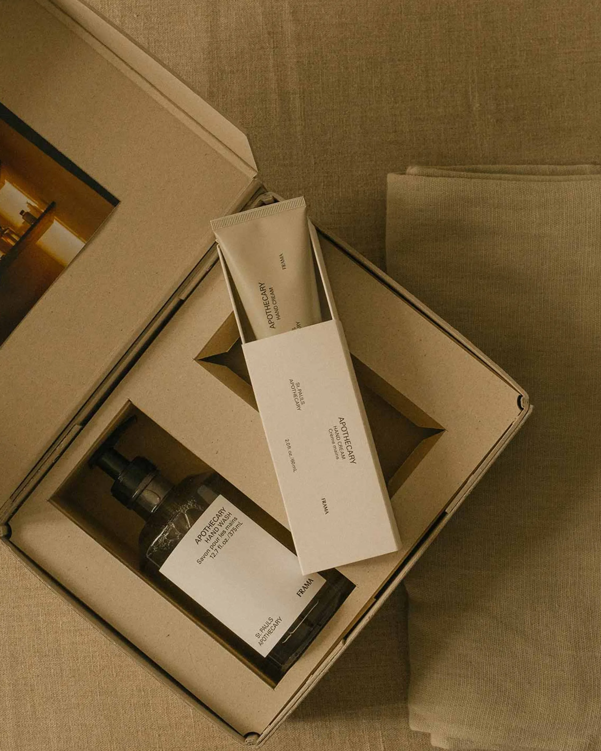 Set regalo per la cura delle mani Apothecary (legno di sandalo, cedro & Ylang-Ylang)