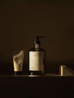 Set regalo per la cura delle mani Apothecary (legno di sandalo, cedro & Ylang-Ylang)