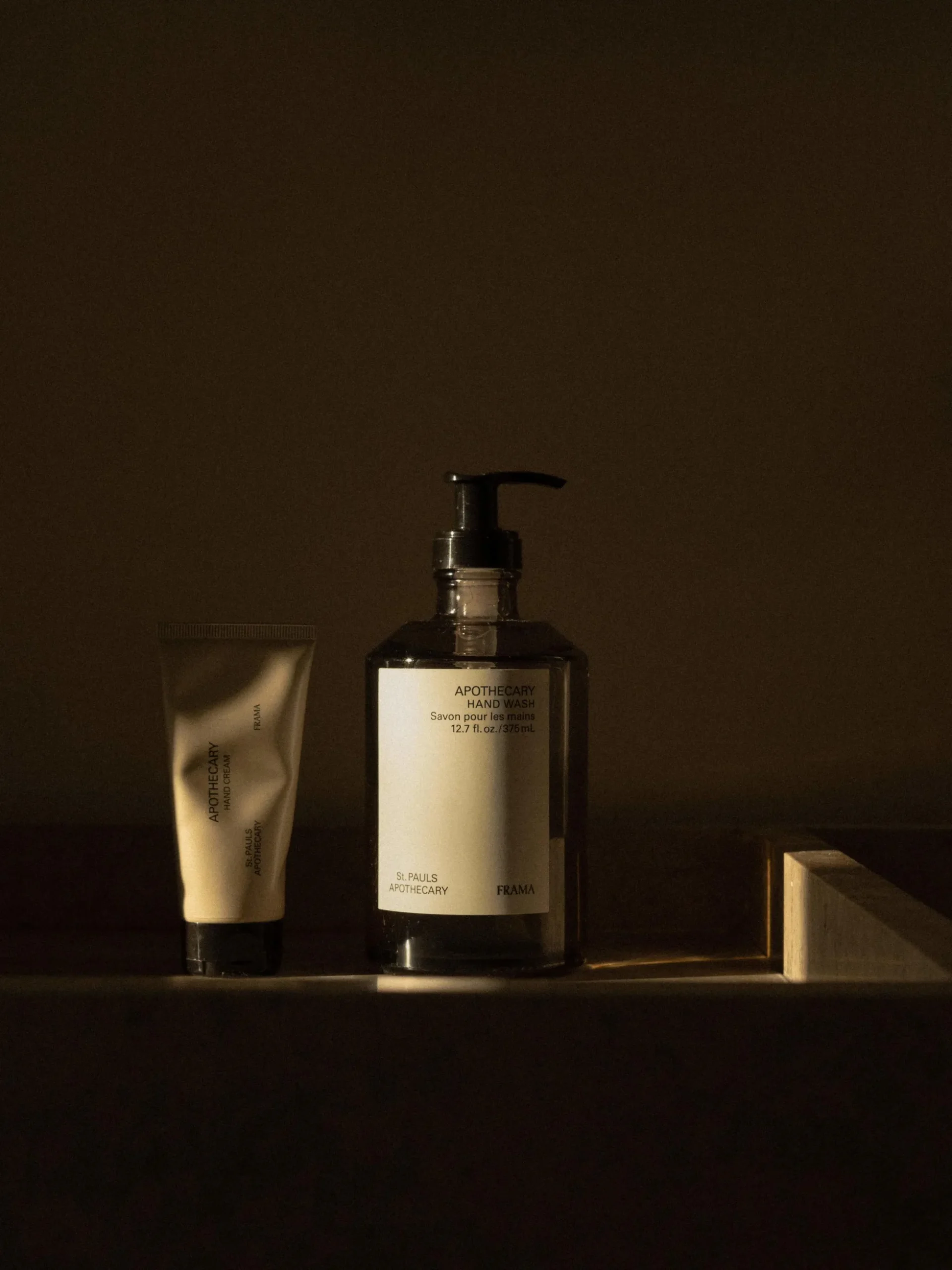 Set regalo per la cura delle mani Apothecary (legno di sandalo, cedro & Ylang-Ylang)