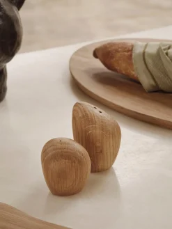 Set saliera e pepiera in legno di quercia Cairn 2 pz