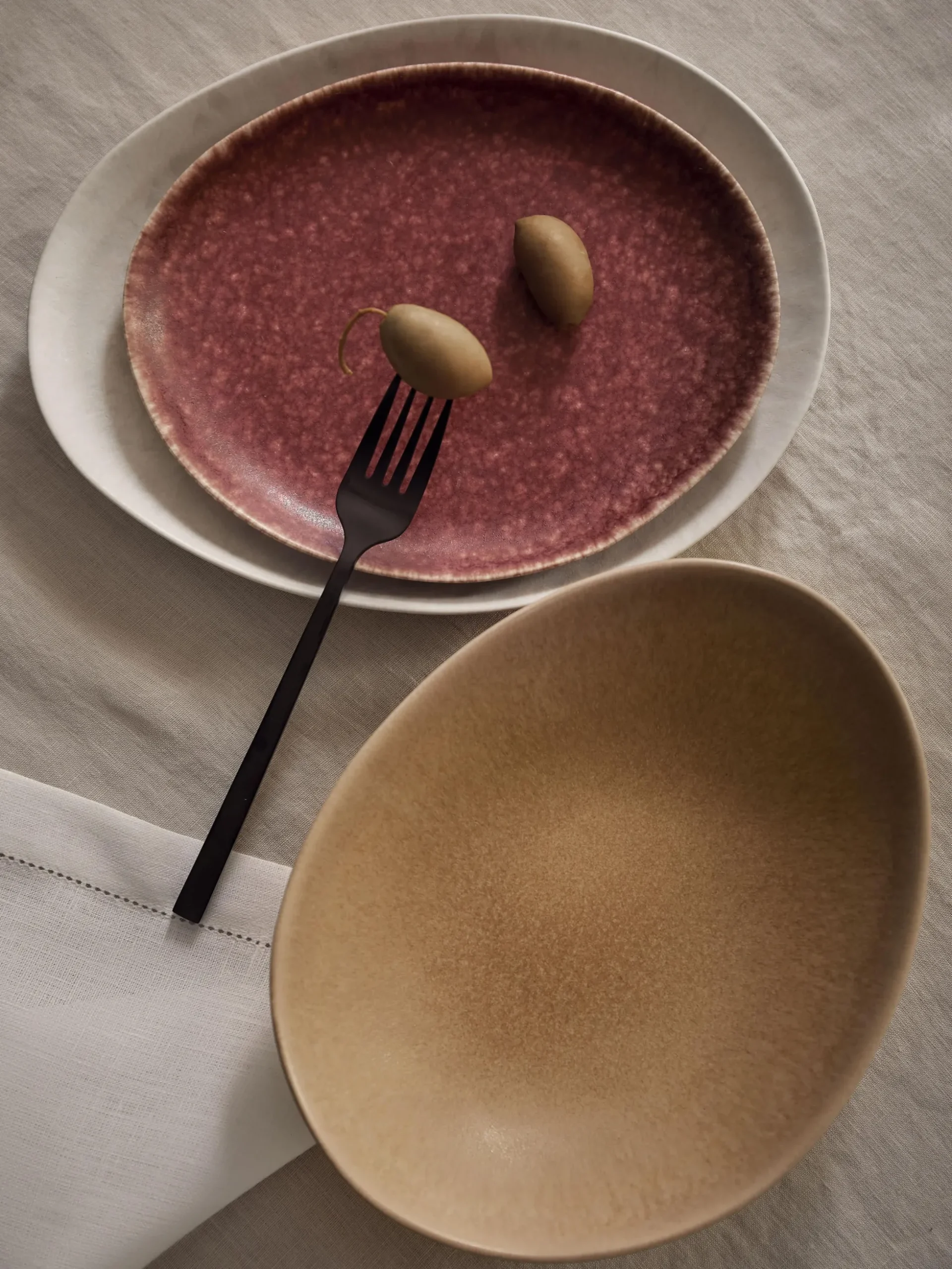 Set di 4 piatti da colazione fatti a mano dalla forma organica Macey