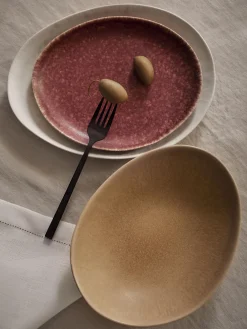 Set di 4 piatti piani fatti a mano dalla forma organica Macey