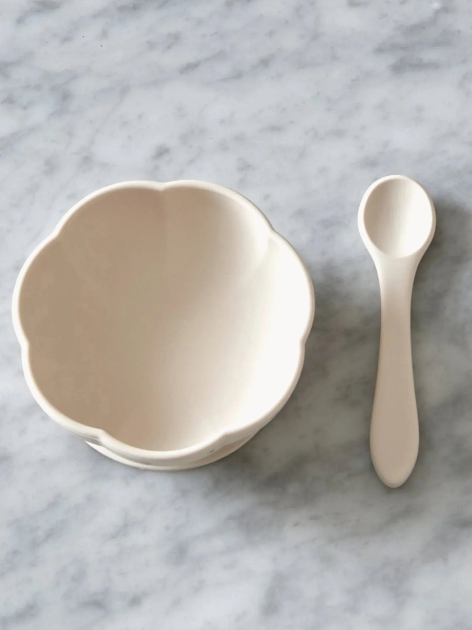 Set di 2 stoviglie per bambini in silicone Poppy in Bloom
