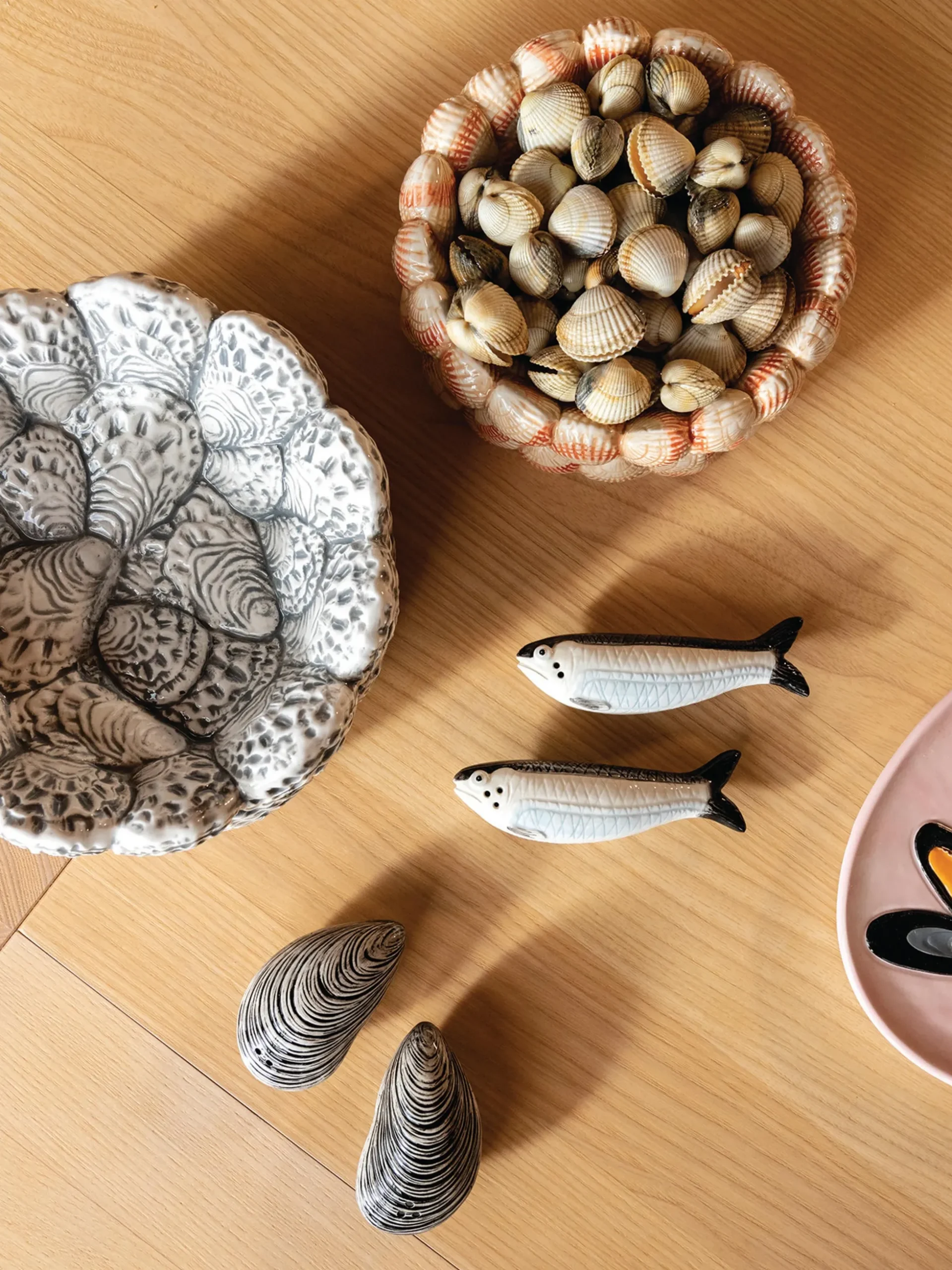 Set saliera e pepiera in dolomite dipinte a mano Mussel 2 pz