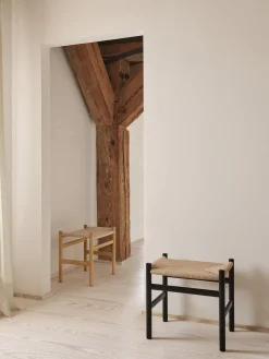 Sgabello con seduta intrecciata a mano CH53