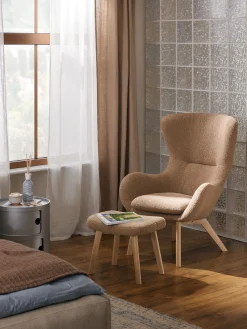 Sgabello imbottito in teddy con gambe in legno Wing