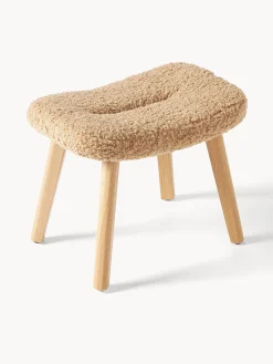 Sgabello imbottito in teddy con gambe in legno Wing