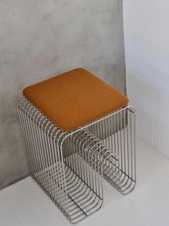 Sgabello in metallo Curva