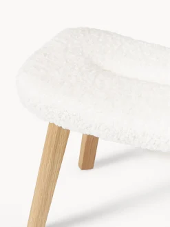 Sgabello imbottito in teddy con gambe in legno Wing