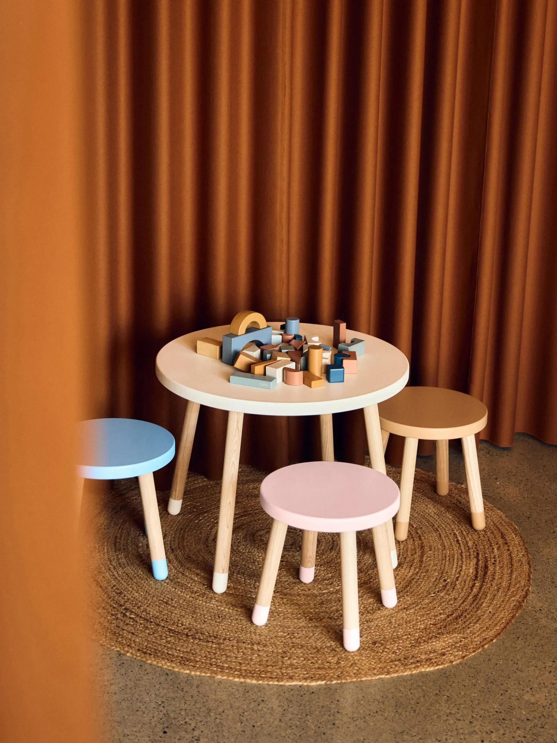 Sgabello per bambini in legno Dots