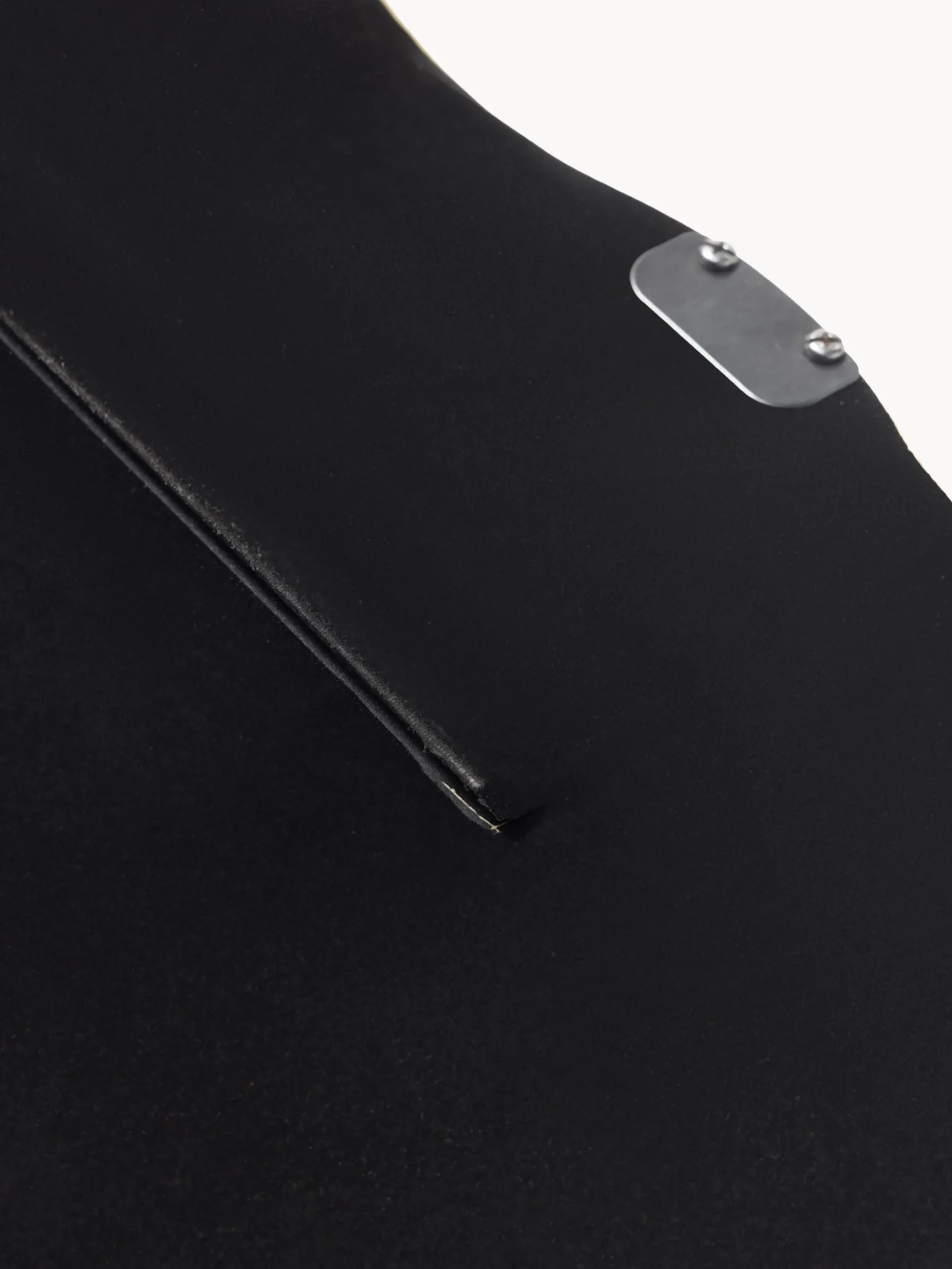 Specchio a figura intera con cornice ondulata in metallo Reggie