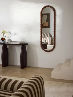 Specchio da parete con cornice in legno di acacia Ayu
