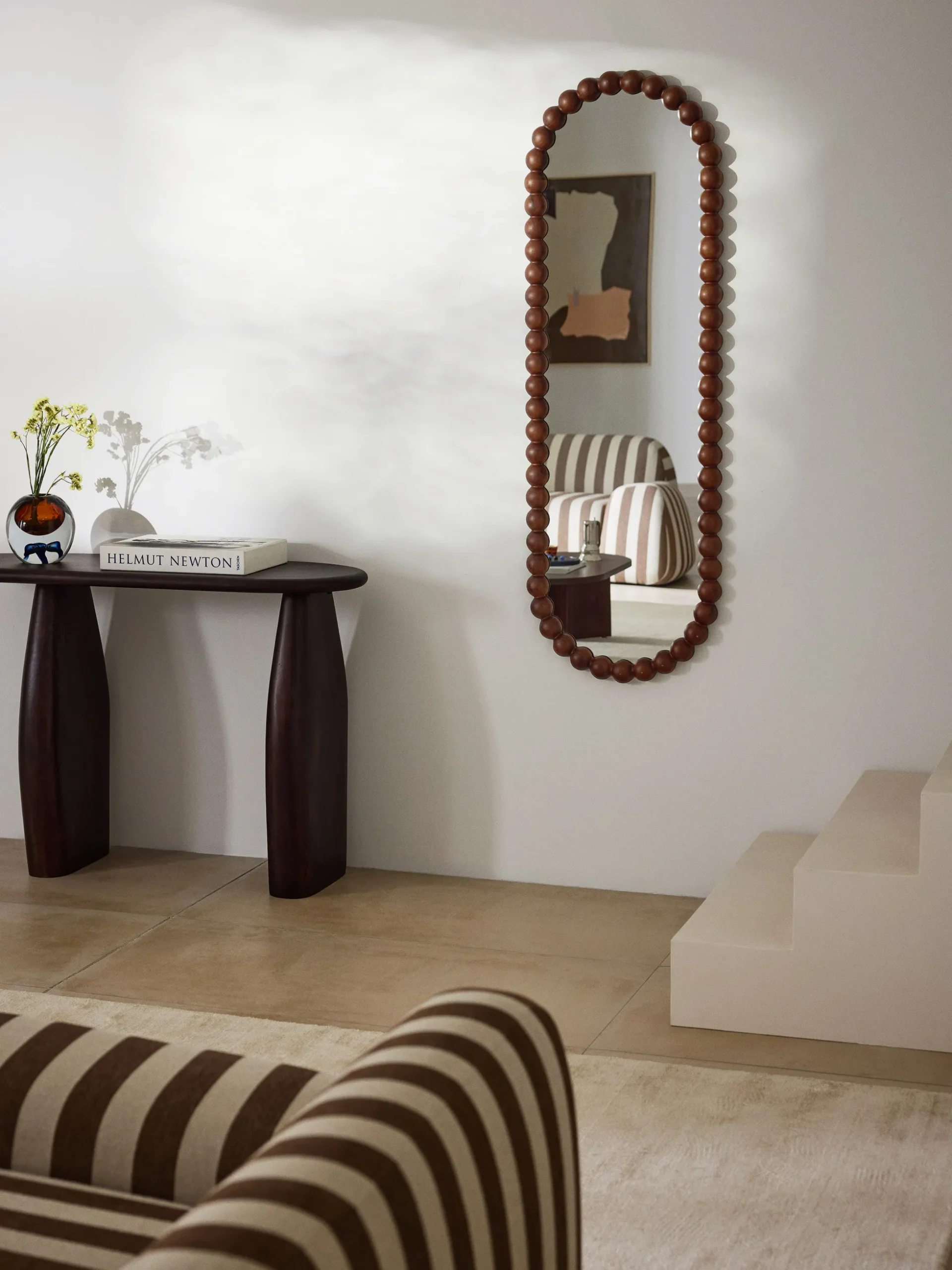Specchio da parete con cornice in legno di acacia Ayu