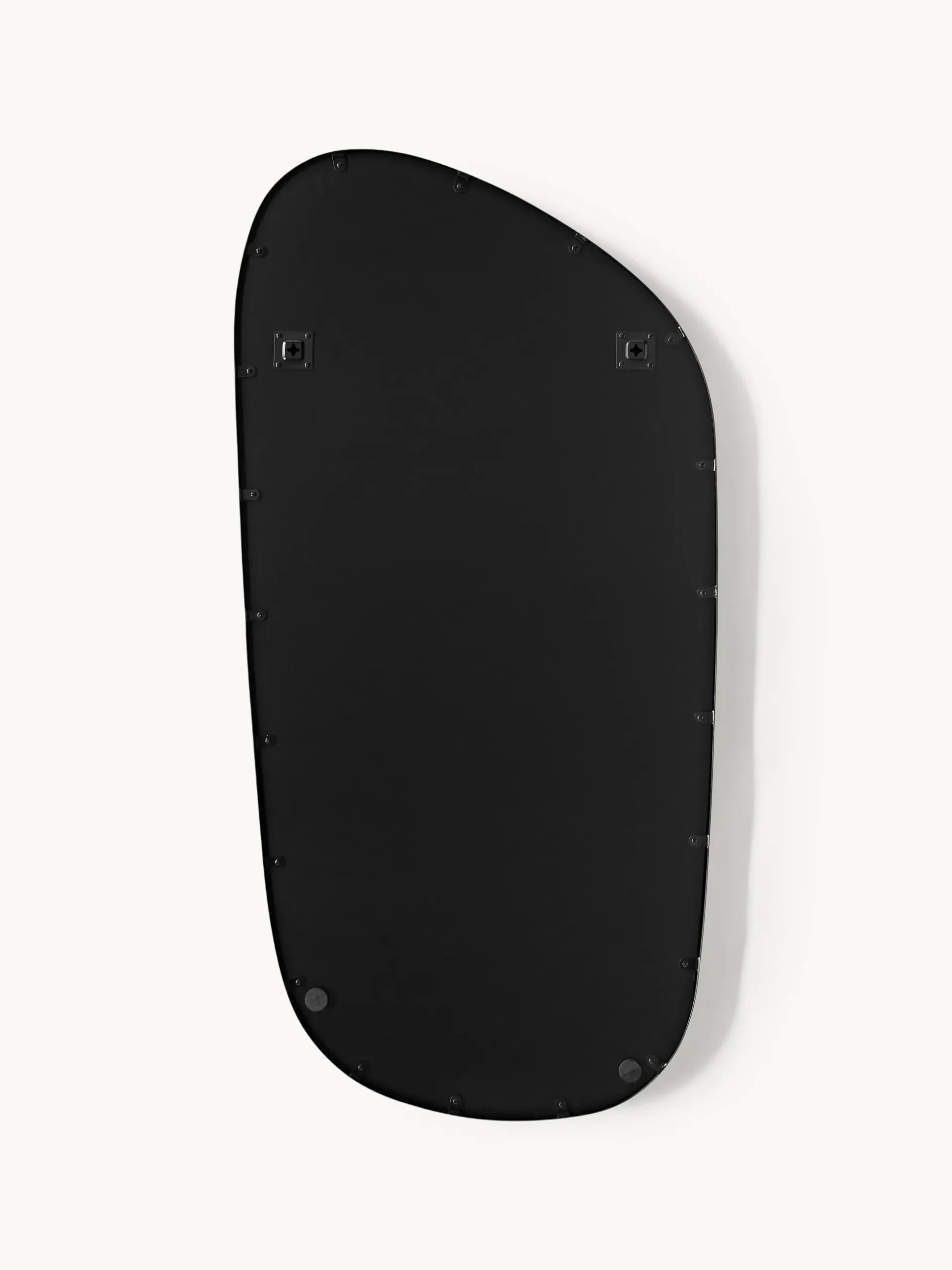 Specchio da parete dalla forma curva Oiva