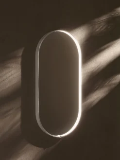 Specchio ovale da parete con illuminazione a LED Avior