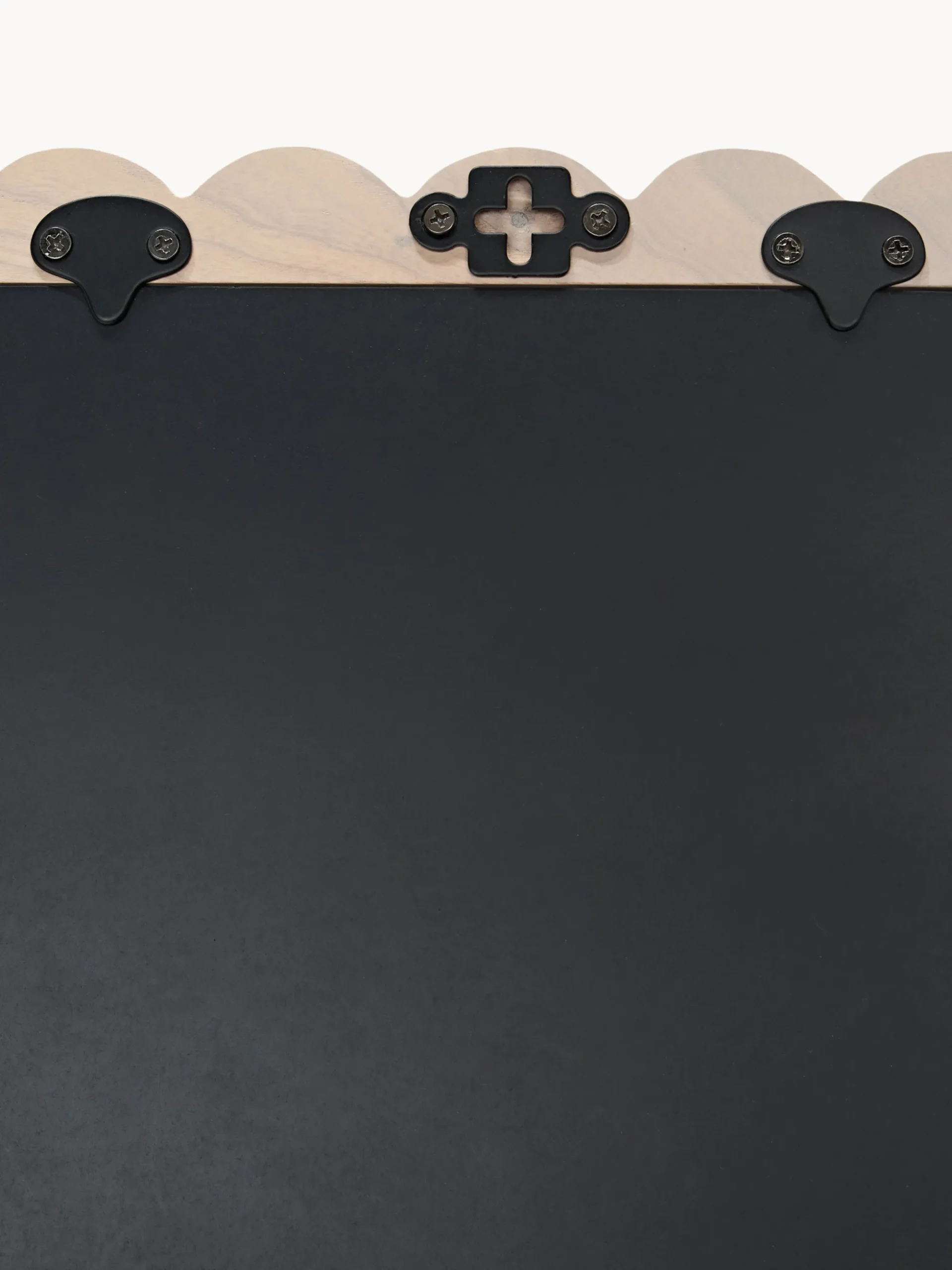 Specchio ovale da parete con cornice in legno di frassino Ayu