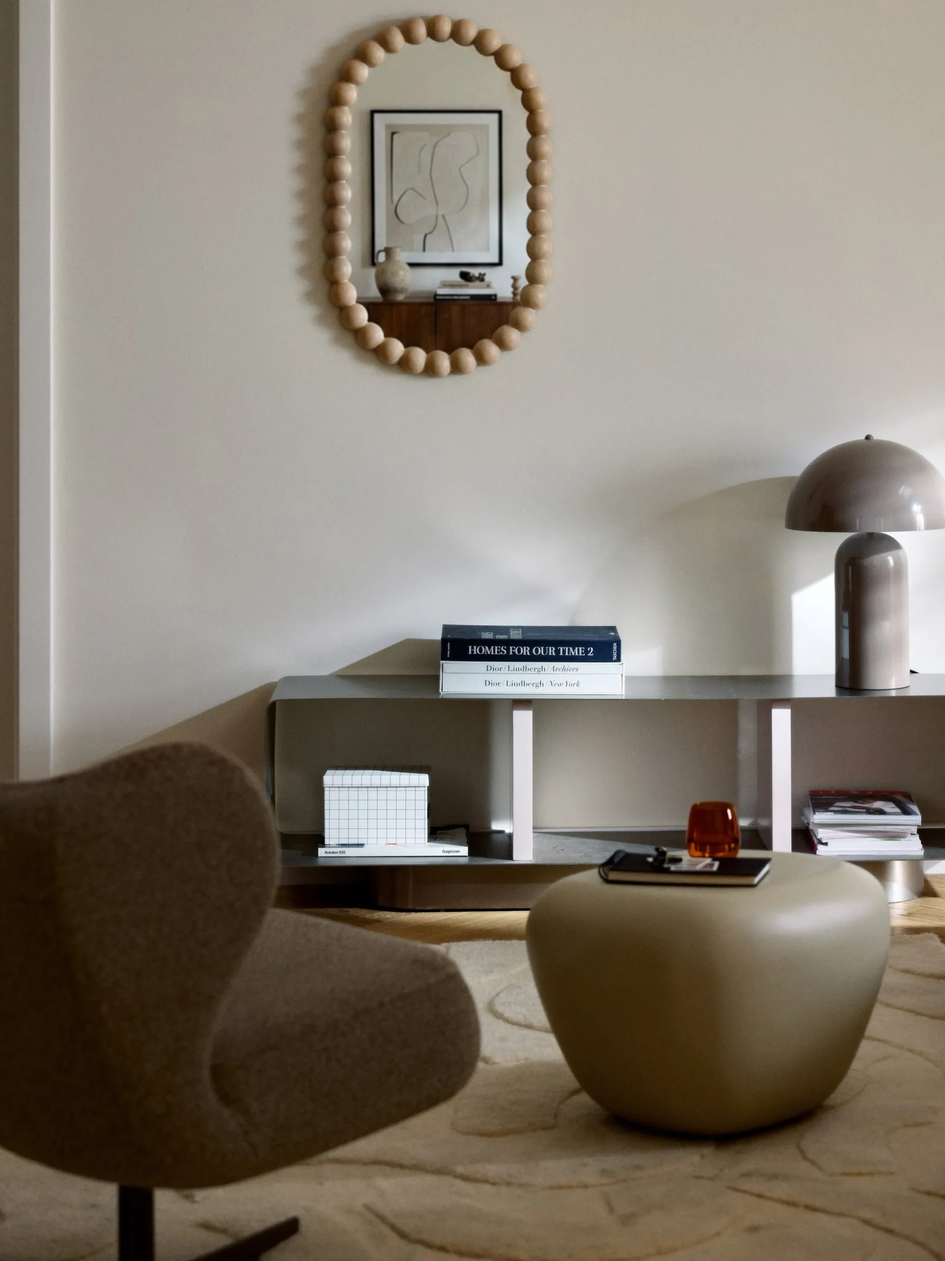 Specchio ovale da parete con cornice in legno di frassino Ayu