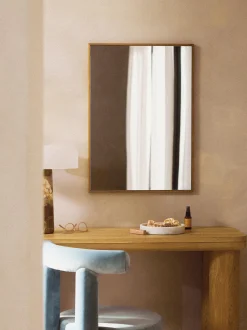 Specchio rettangolare da parete con cornice in legno di quercia Avery